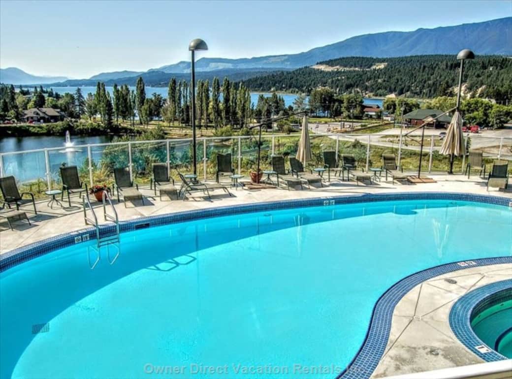 Pool open: Approximately mid-May to September (seasonal).
Hot tub: Open year-round.