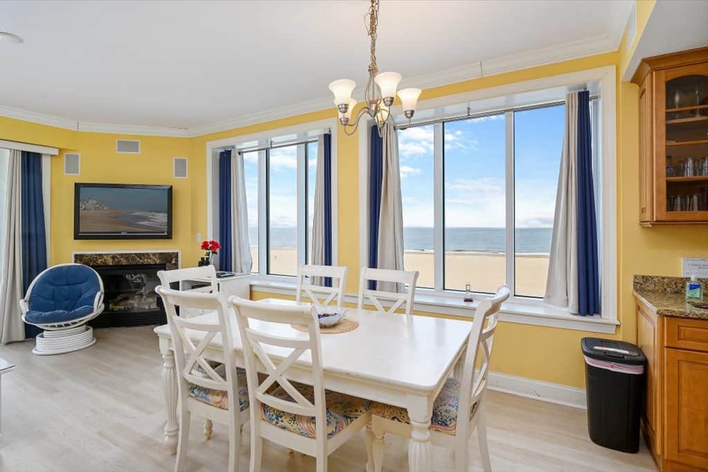 Dining Area 1