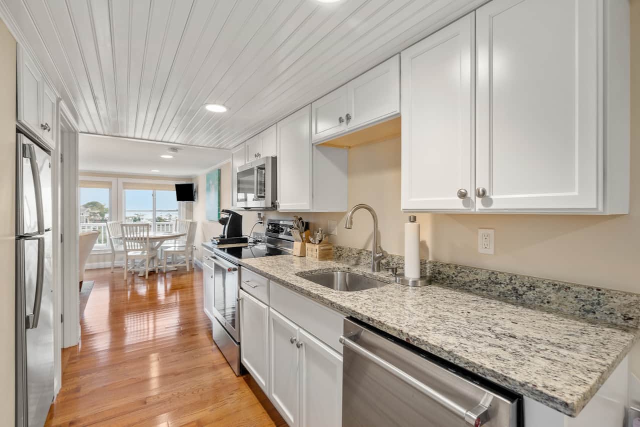 Renovated Full Kitchen with Dishawasher