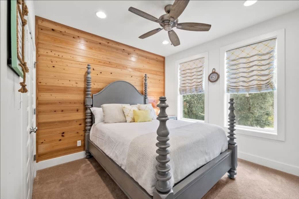 2nd Floor Queen Bedroom w/Closet & Smart TV (Bay Views!)