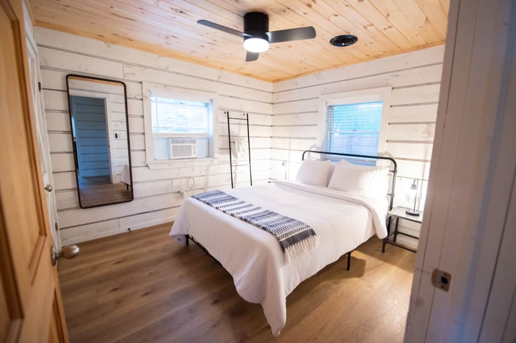 Bedroom, Queen Bed