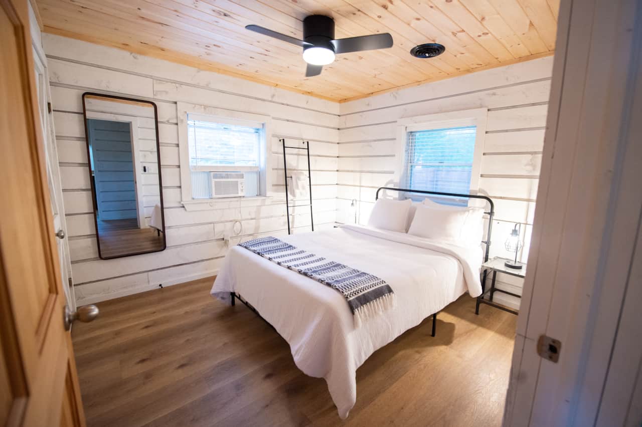 Bedroom, Queen Bed