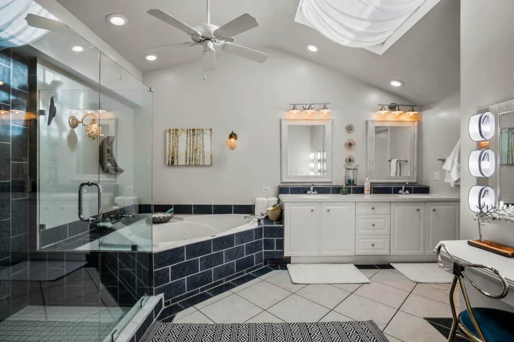 Spacious bathroom