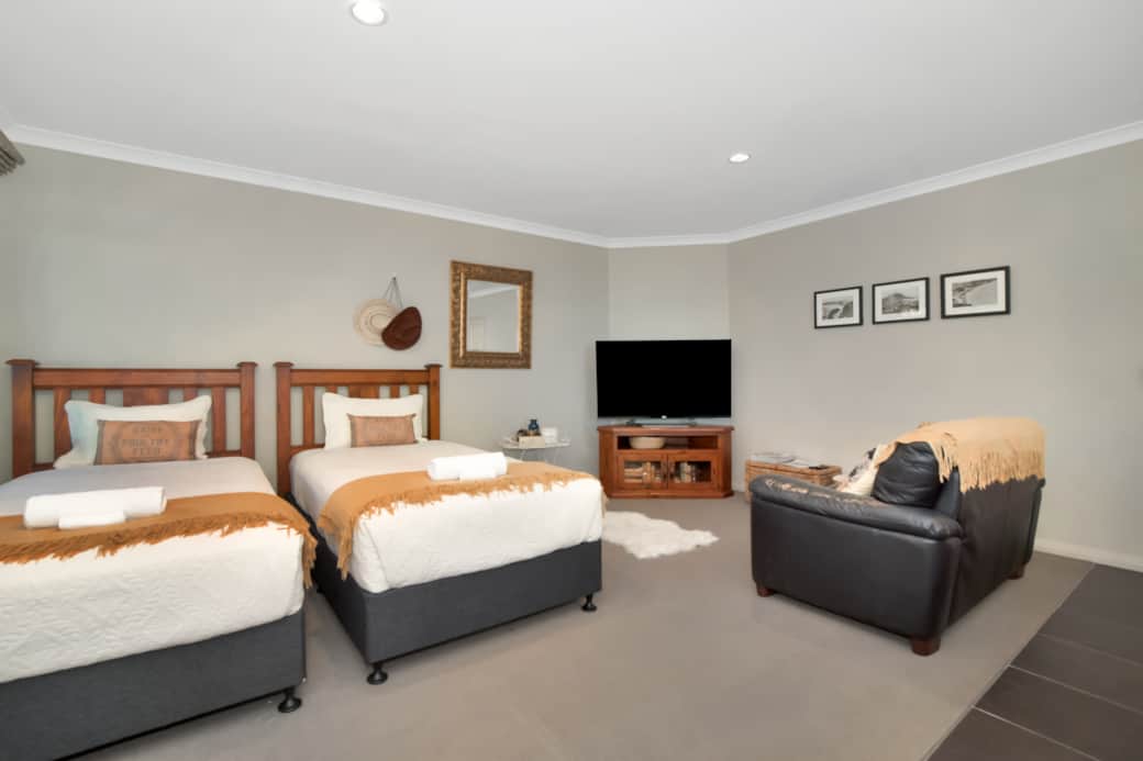 Living room - TV & sofa