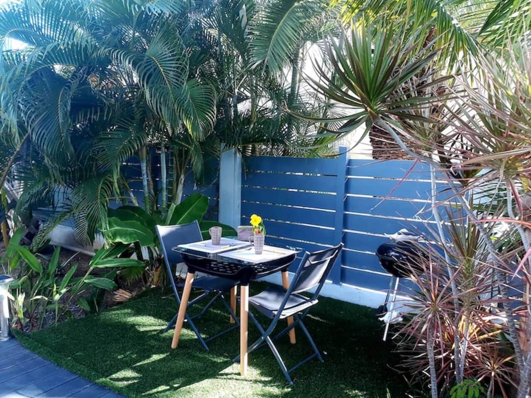 Small dining area with barbecue in the garden Magnolia