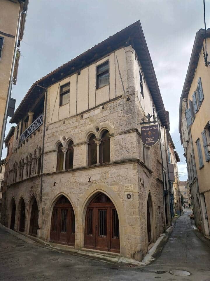 The Maison du Roy was build around 1228 is in the medieval city of Saint-Antonin-Noble-Val opens its doors to you! 