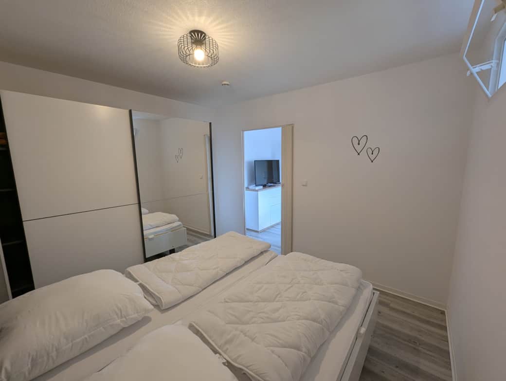 Schlafzimmer 1