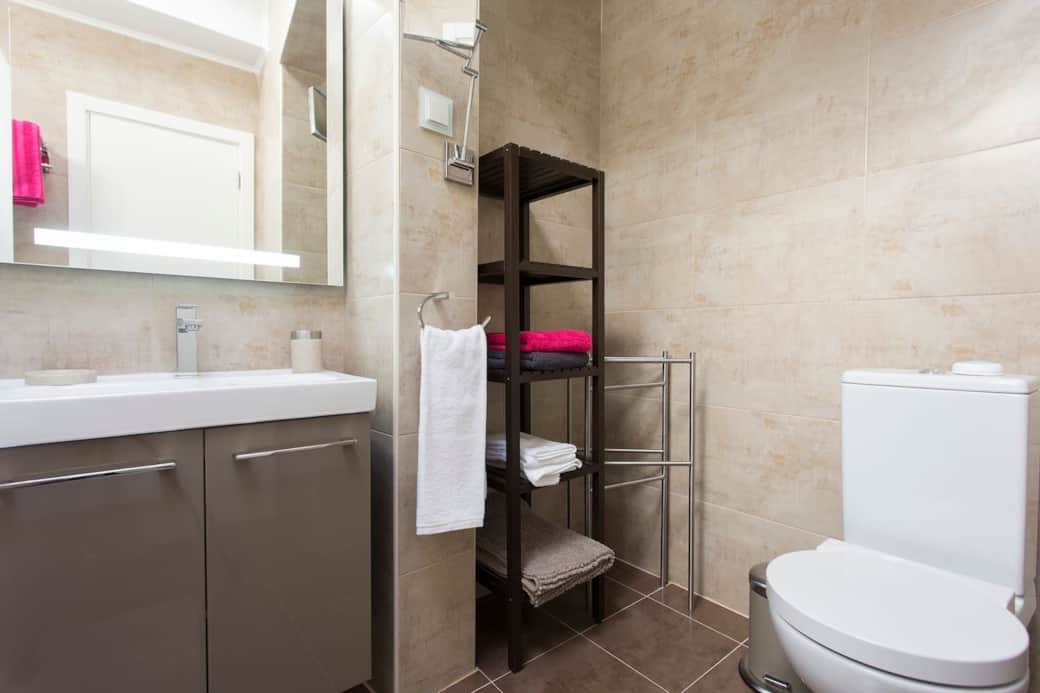 Bathroom with bathtub, next to the bedrooms