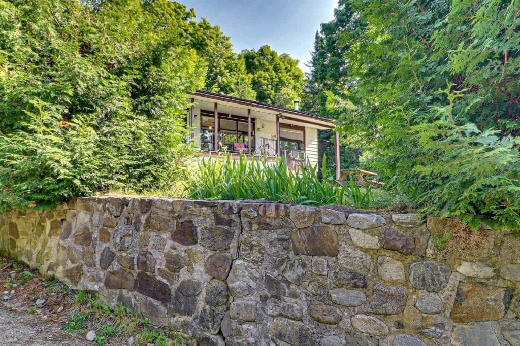 LAKFRONT Rentals | Chalet VYBE – Lac Berger LAKFRONT Rentals | Chalet VYBE – Lac Berger