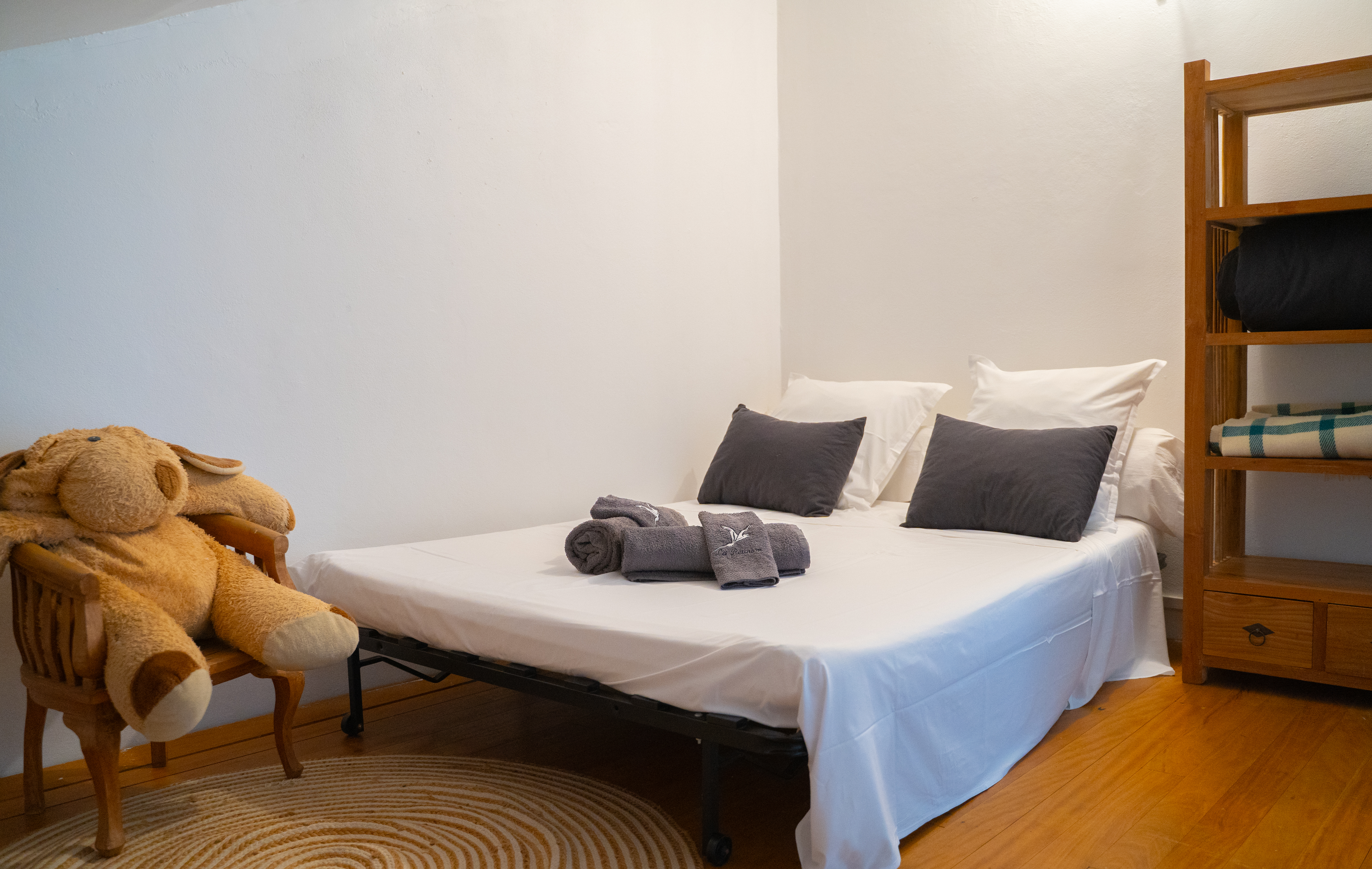 Mezzanine & Coin bureau