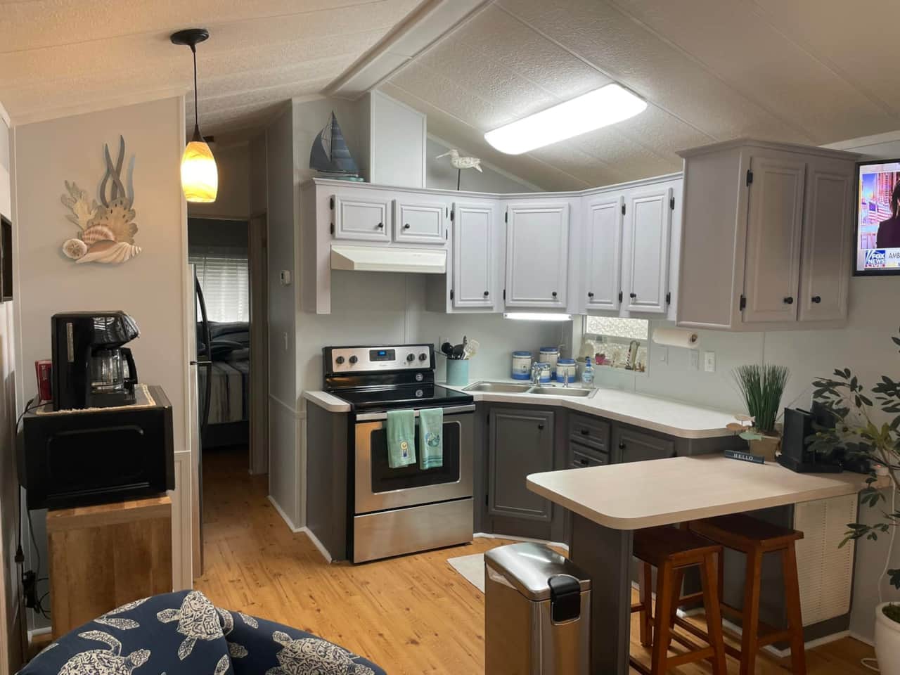 Updated modern kitchen and bar area,  for a quiet dinner and a movie after a day of sunbathing.