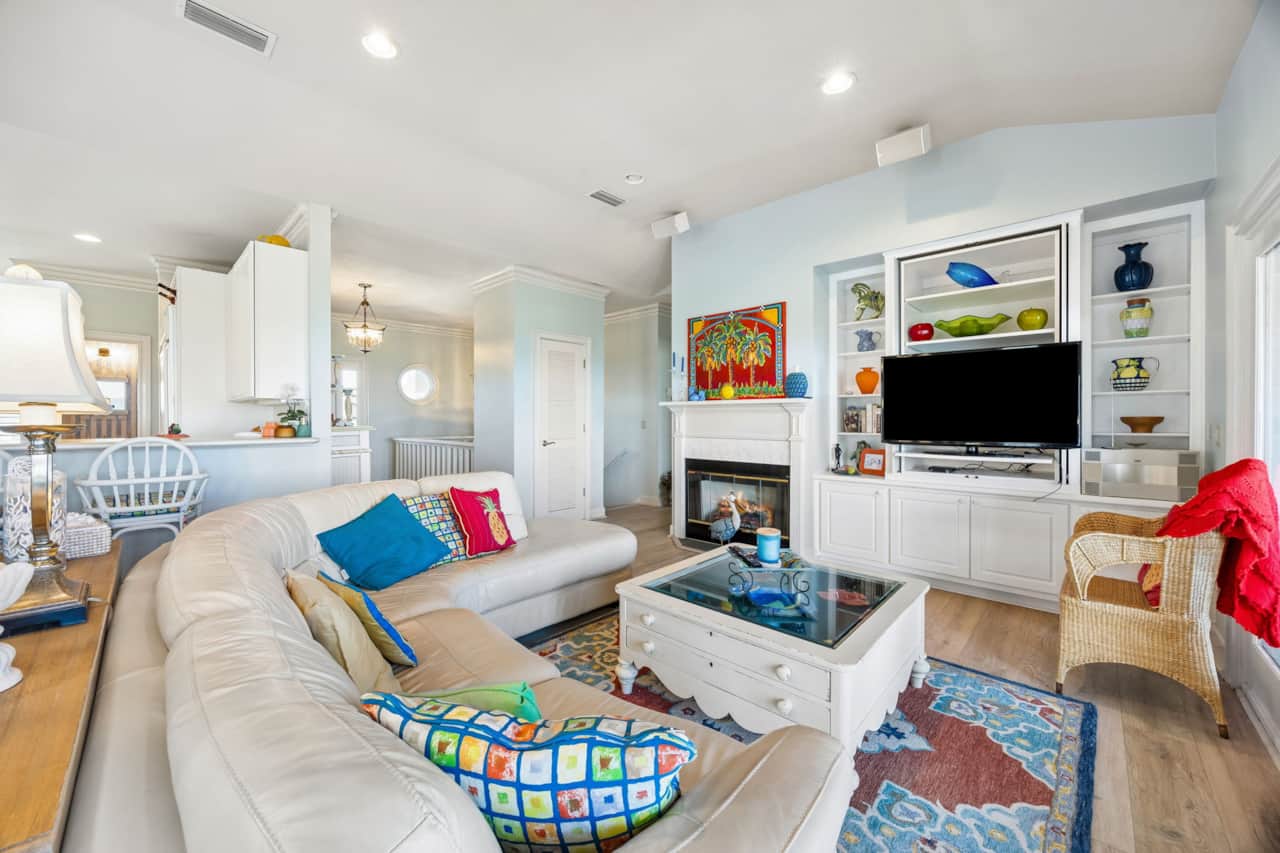 2190 S Fletcher Ave - Second Level Living Area 2