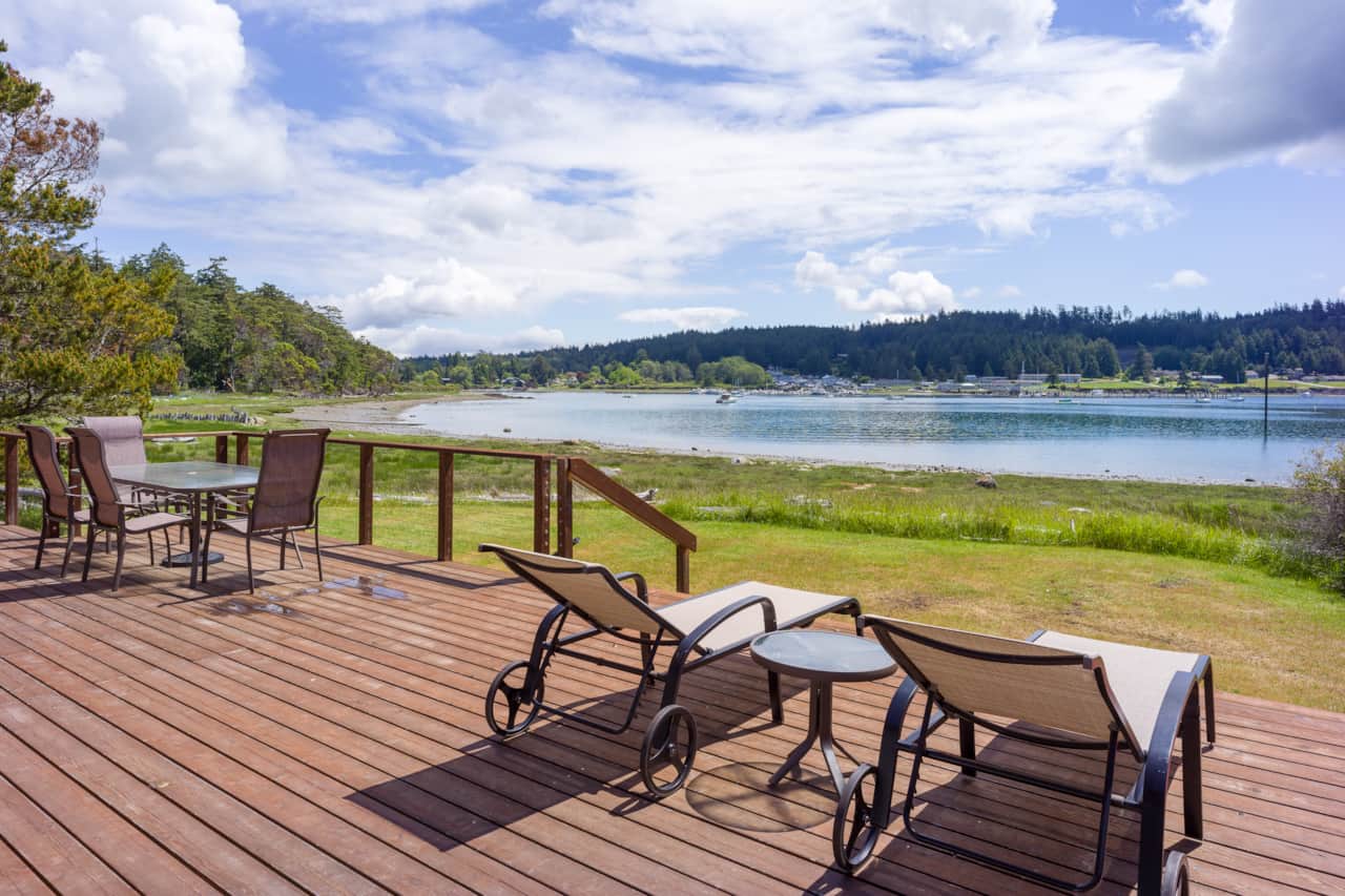 Relax and dine on the deck, looking out over Fisherman Bay.