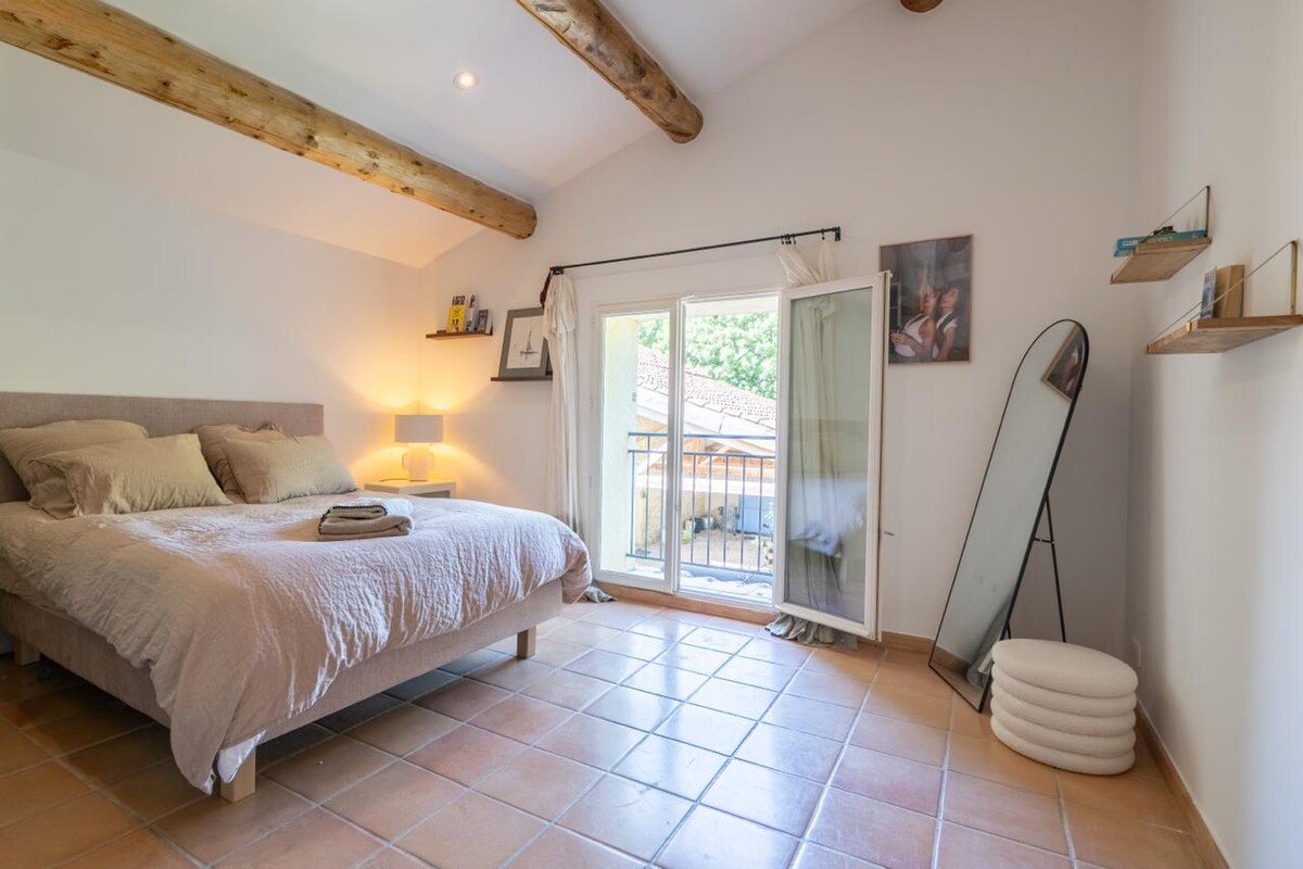 Provençal farmhouse & padel court swimming pool AC