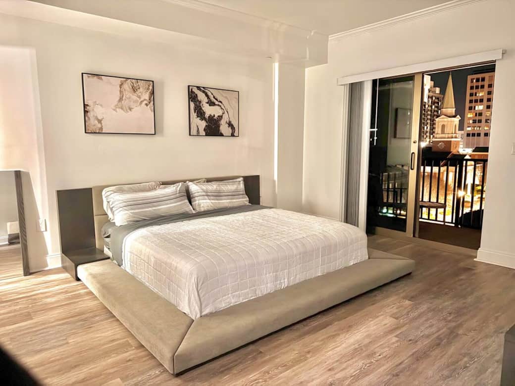 Executive living with bedroom balcony! Executive living with bedroom balcony!