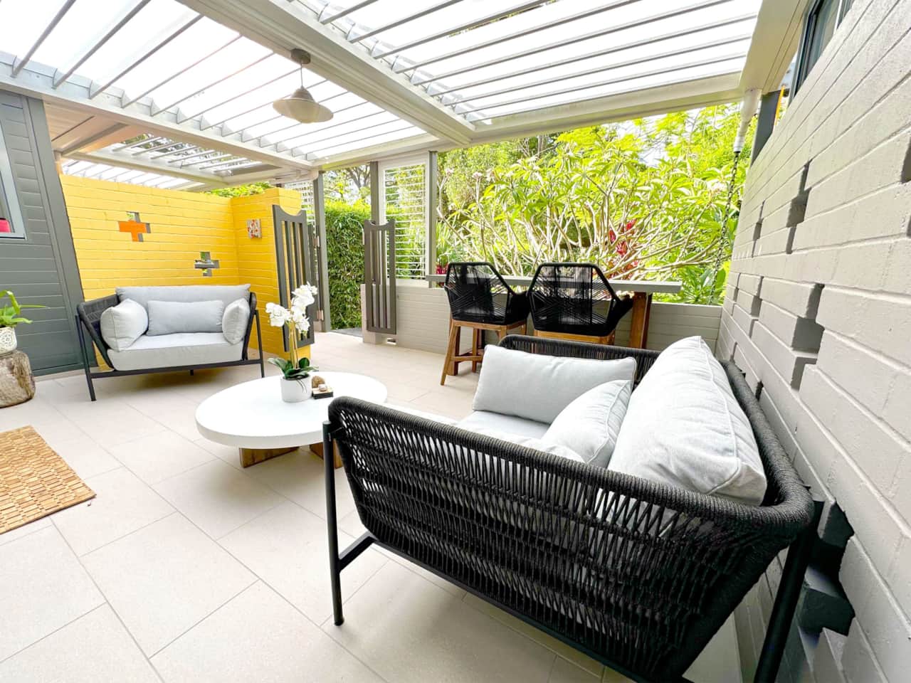 Tula Suite covered outdoor lounge