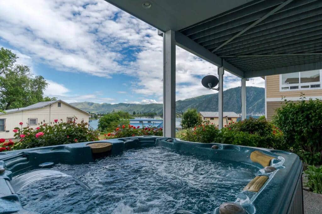 Lakeside Pool Retreat + Hot Tub, Game Room, Views Vacation Home in Manson
