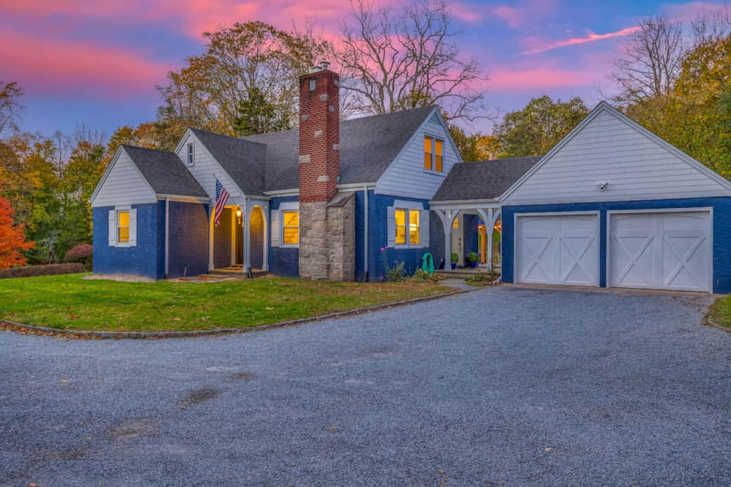 83 North Country Road-89 83 North Country Road-89