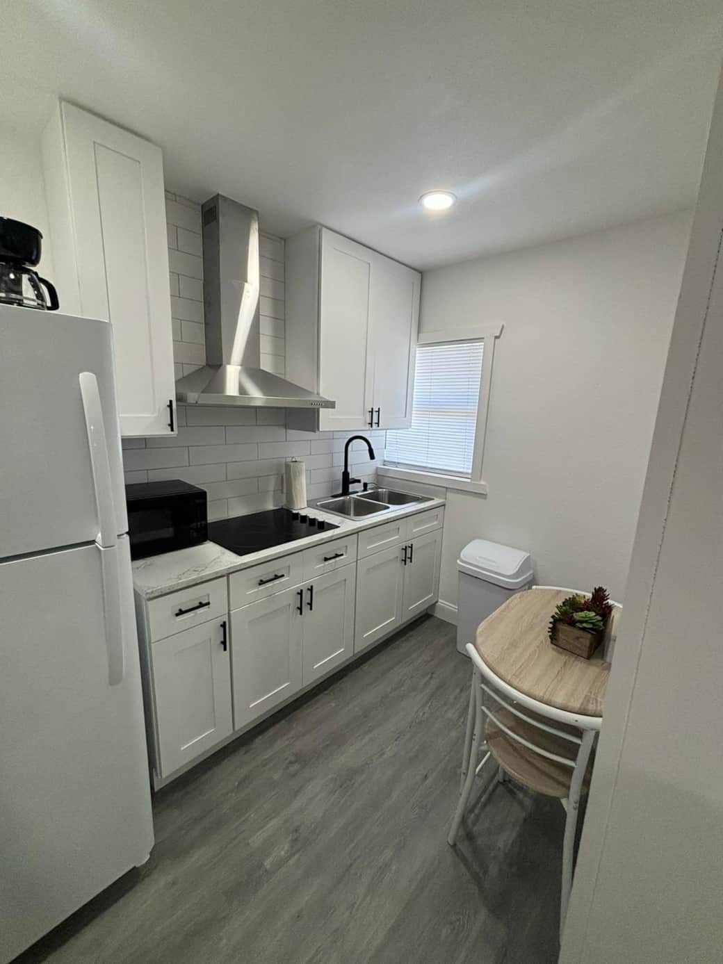 Charming 2-person dining space near the kitchen with all essentials. Lakeland, FL