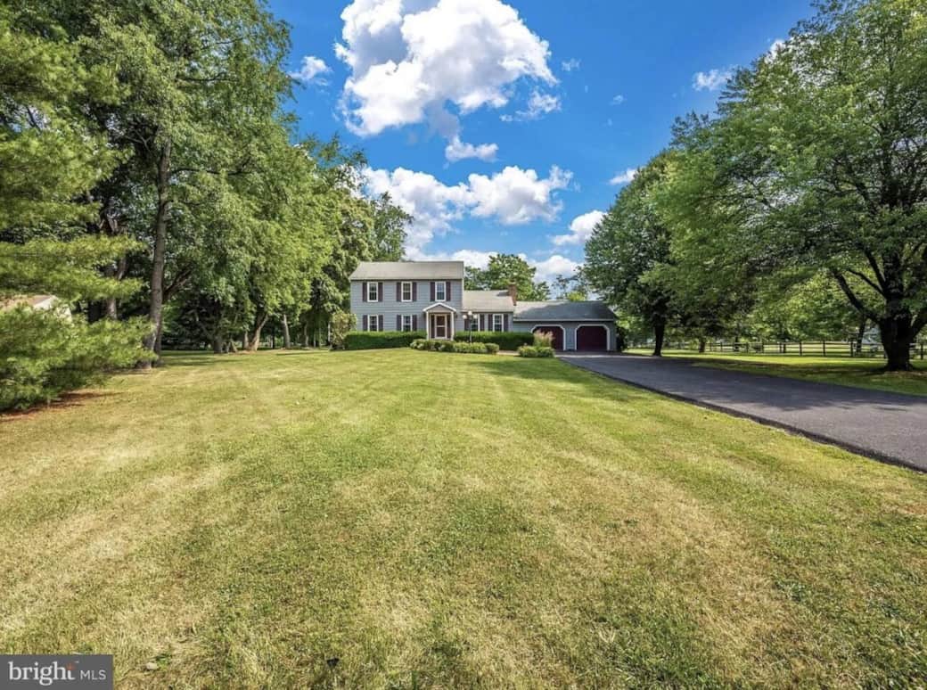 Enjoy a wide open lawn ideal for leisure or small gathering.