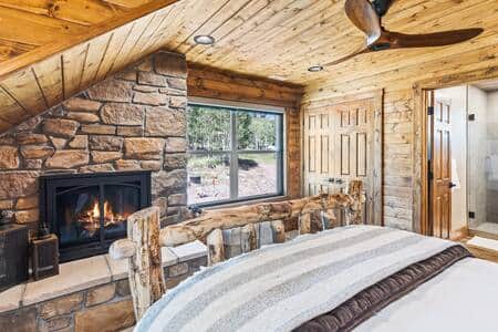 Bedroom 1: Master Suite - Queen