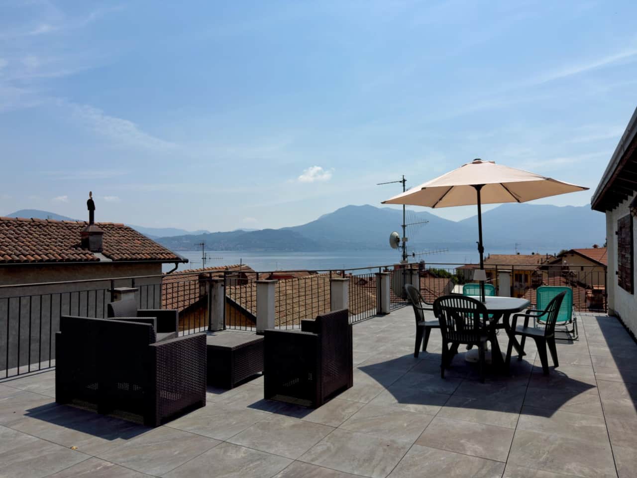 Terrasse Seeblick Franziskas Place Ferien Wohnung Lago Maggiore