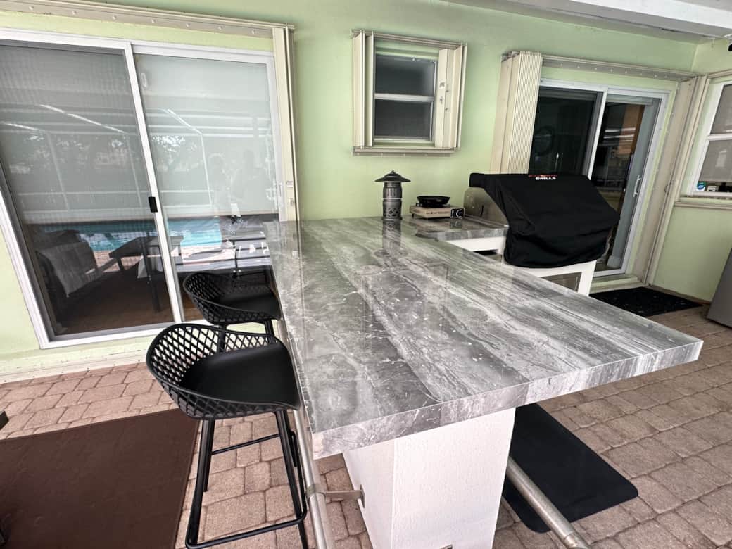 Outdoor Kitchen and Bar