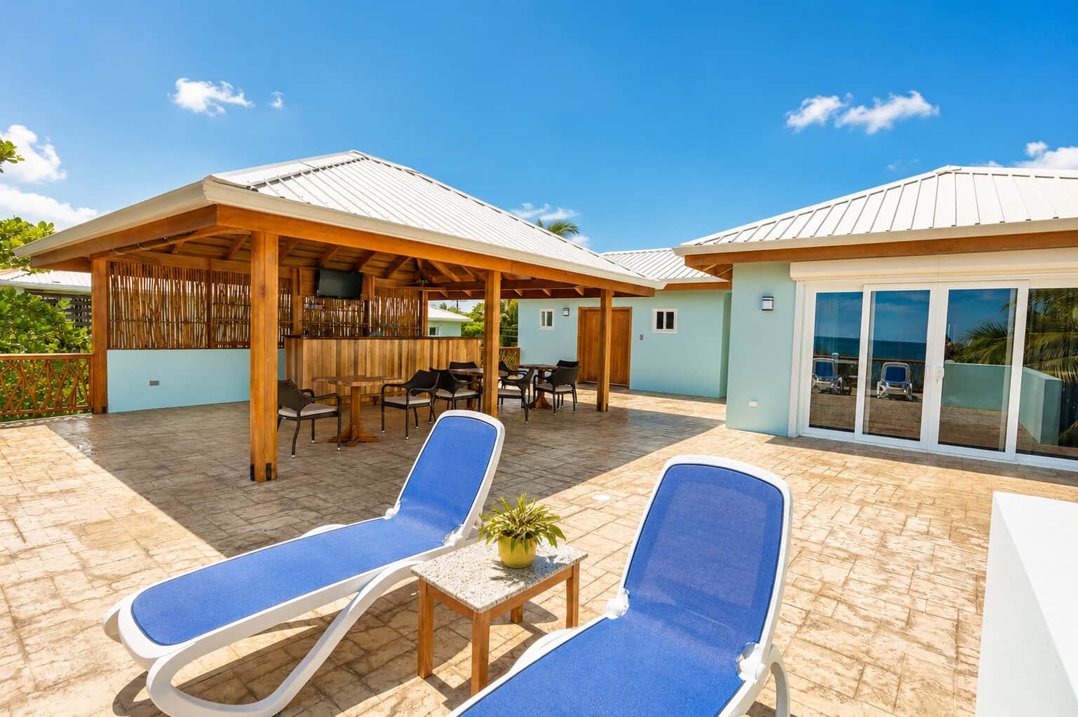 Top Floor Sun Deck & Tike Bar.jpg