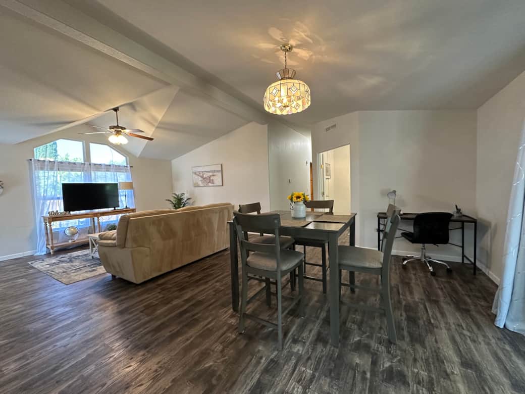 Living room/dining room