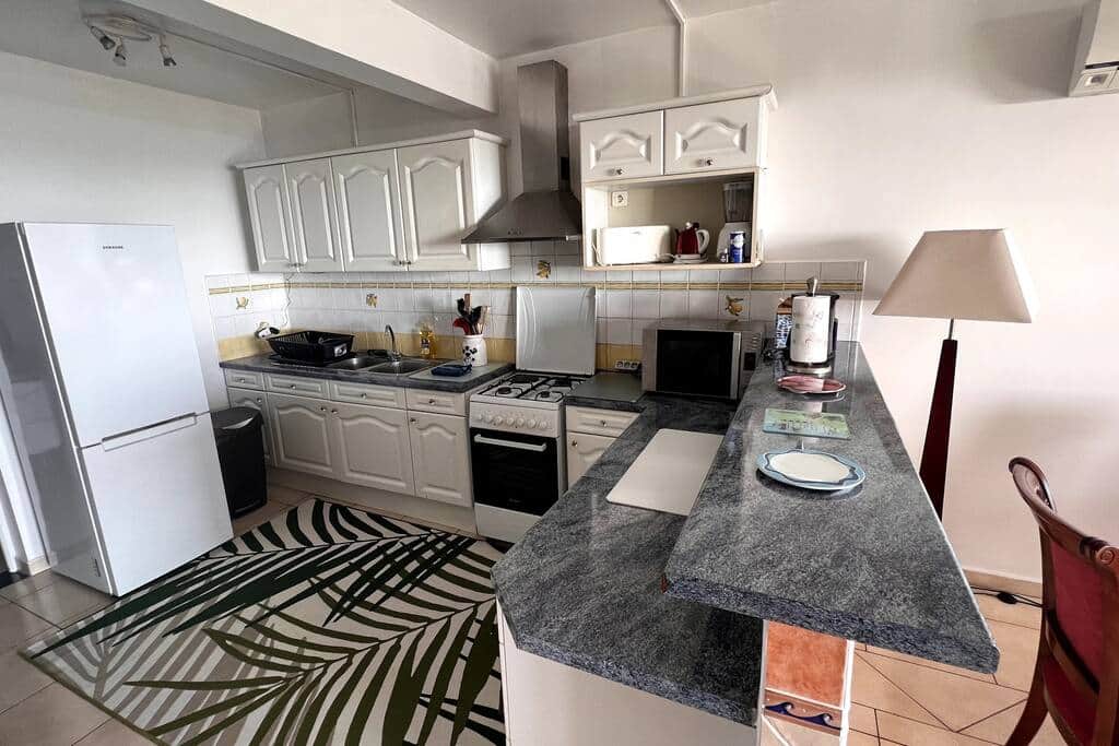 Fully Equipped kitchen, with gas stove, electric oven, toaster, microwave and filtered coffee