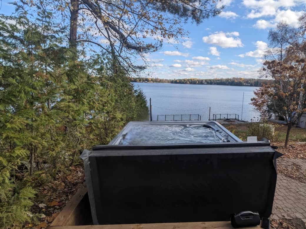 Year Round 6-Person Hot Tub (Arctic Spa Orca) Year Round 6-Person Hot Tub (Arctic Spa Orca)