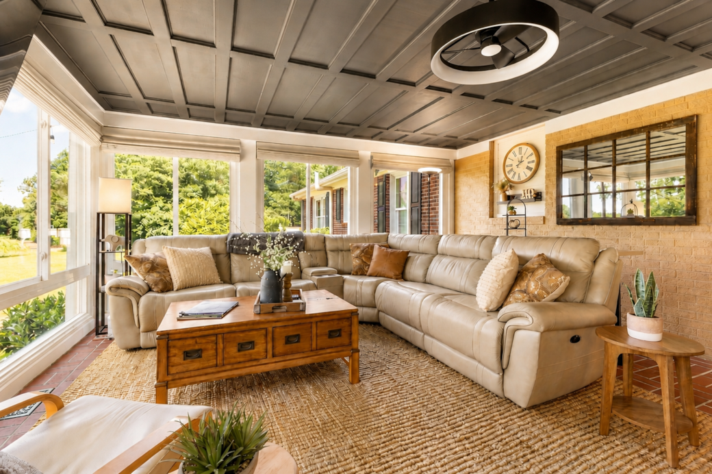 Bright Sunroom with Comfy Leather Seating and Panoramic Peaceful Views for Relaxing Bright Sunroom with Comfy Leather Seating and Panoramic Peaceful Views for Relaxing