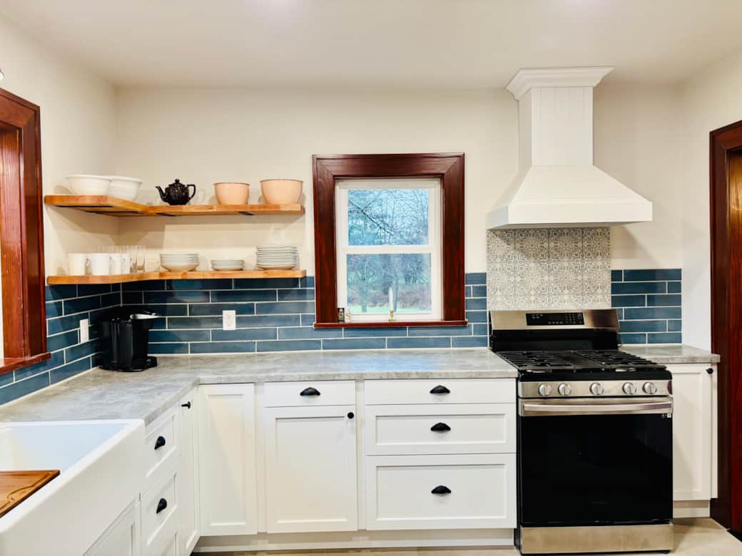 Fully equipped modern farmhouse kitchen-coffee, cookware, and everything you need for a getaway Fully equipped modern farmhouse kitchen-coffee, cookware, and everything you need for a getaway