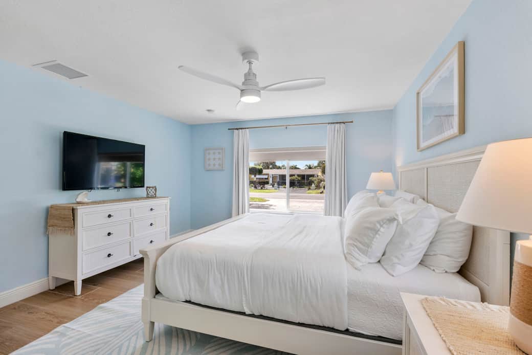 Sea La Vie Primary Bedroom