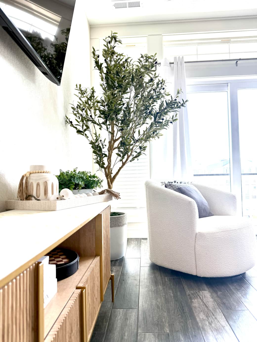 That house livingroom tree
