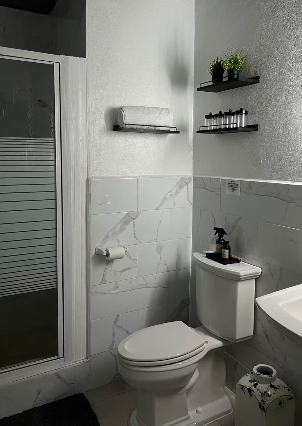 Modern bathroom - Walk-In shower
