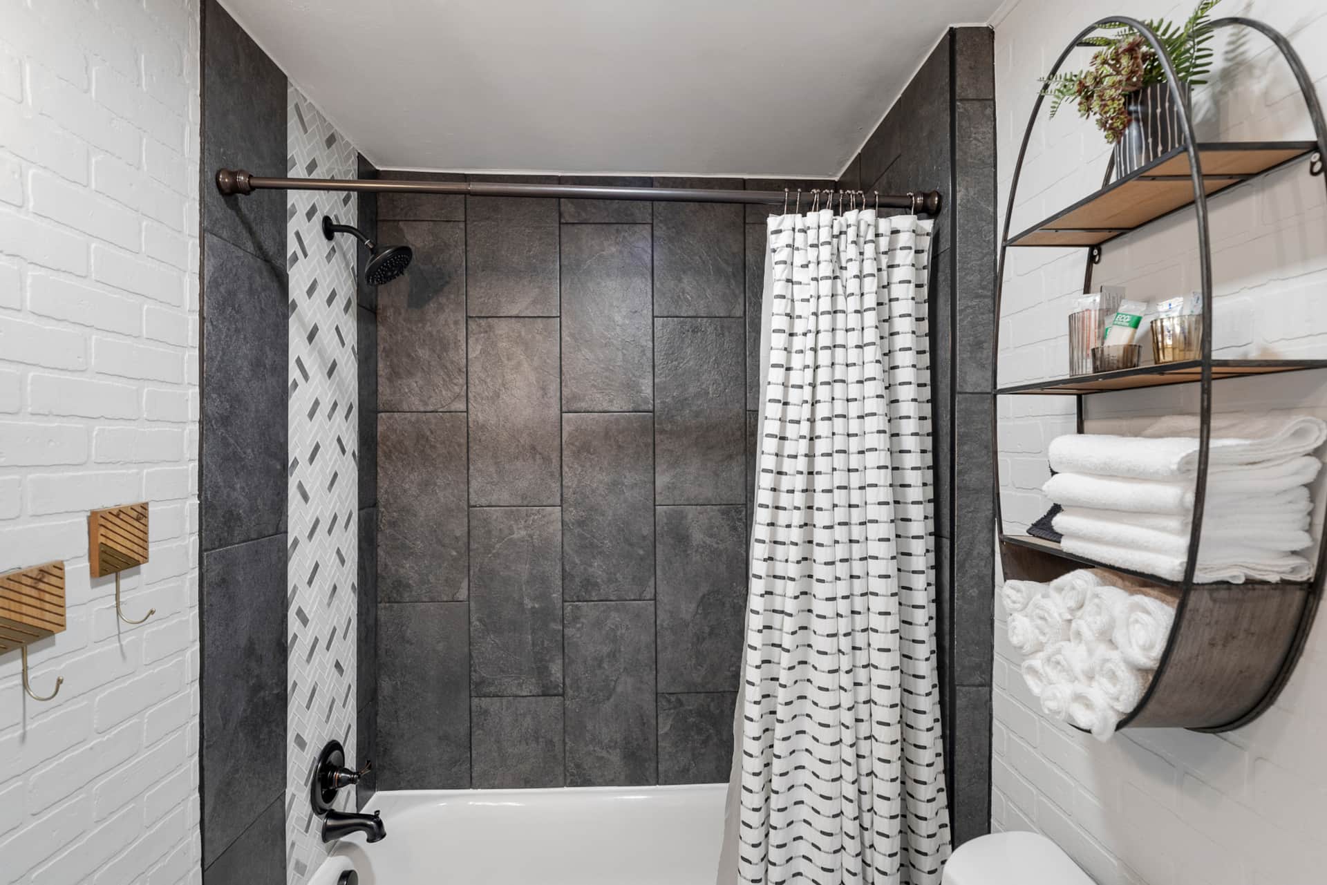 Emerald City Bungalow bathroom detail