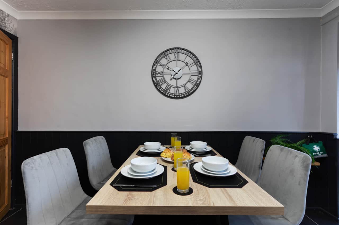 Dining_Glenorchy_House.jpg