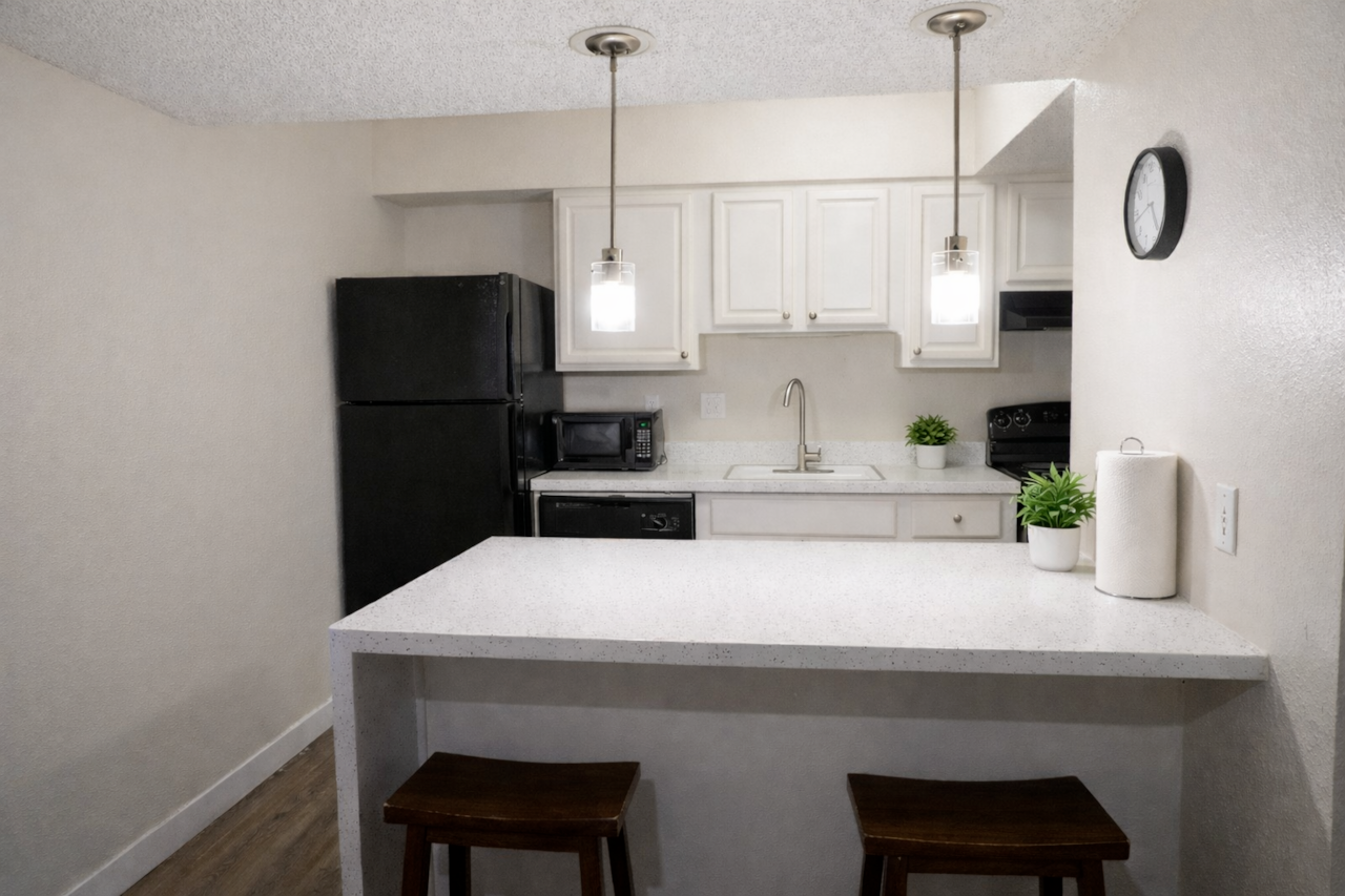 Small but fully equipped—everything you need to cook, dine, and feel right at home