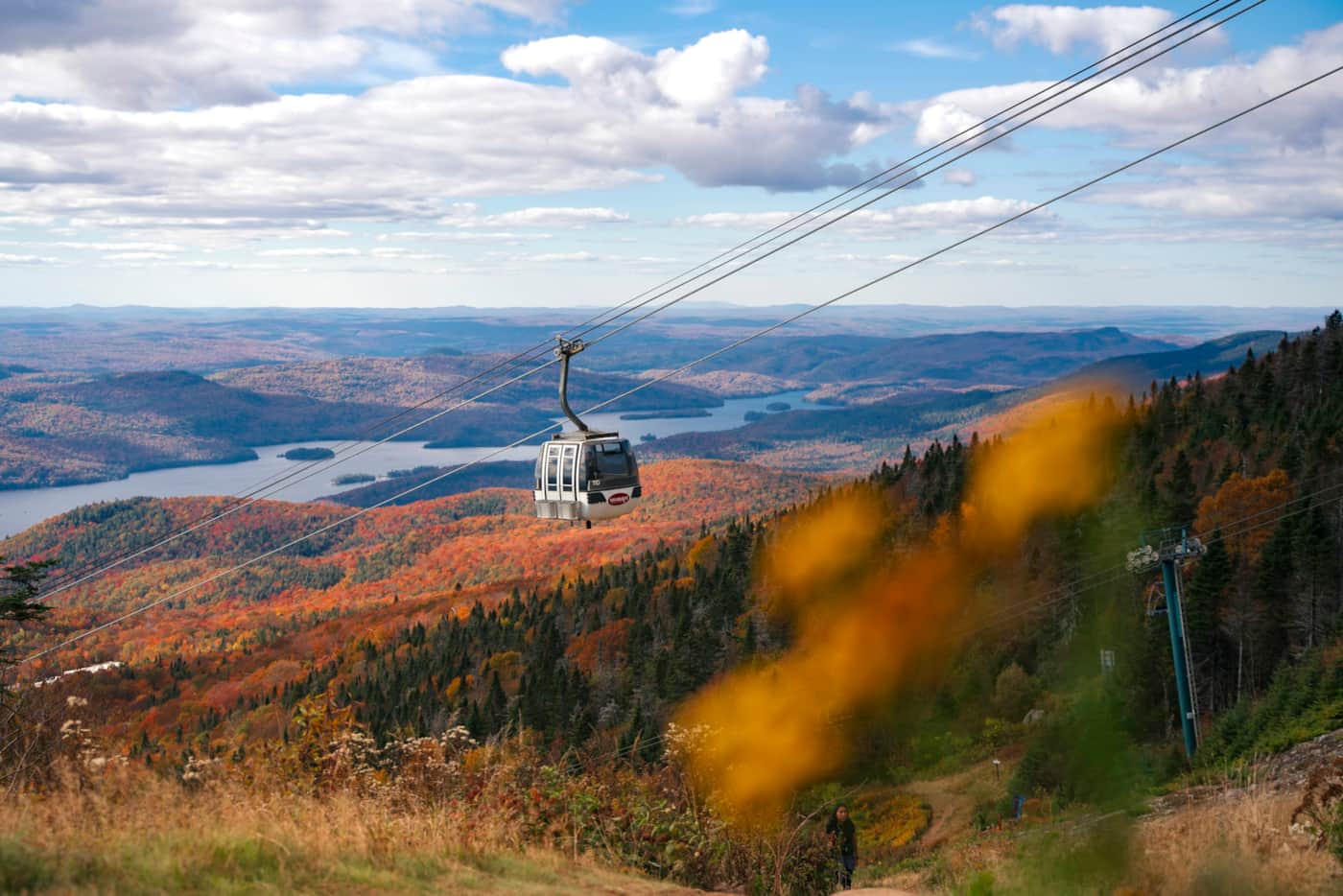 La télécabine panoramique à l'automne