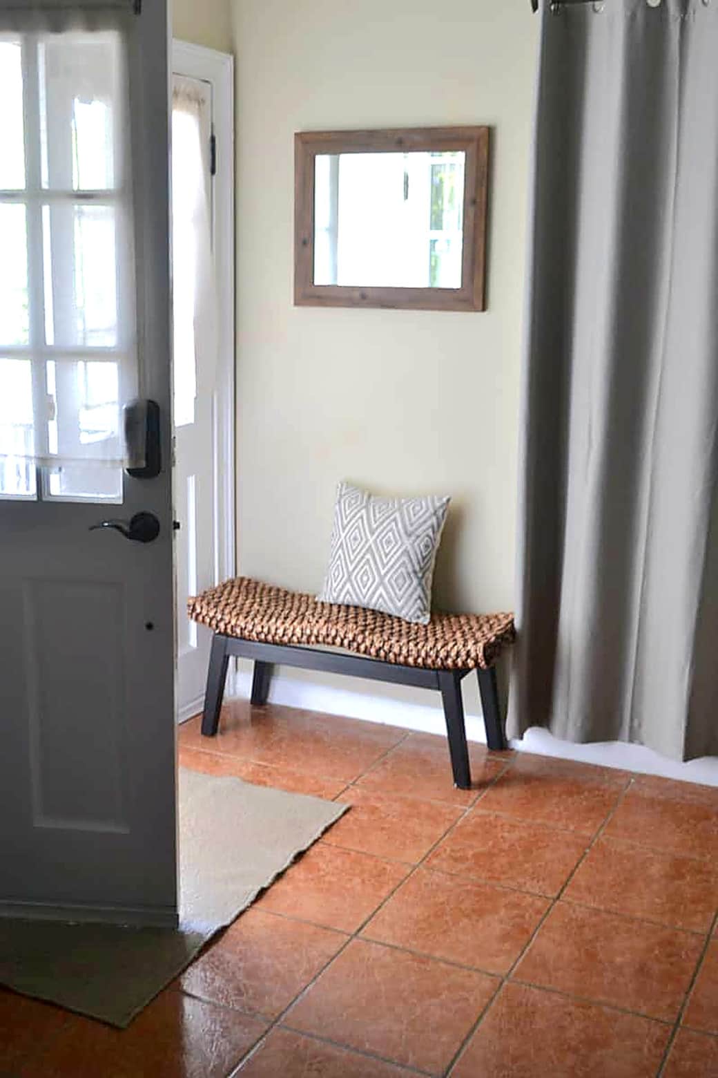 Entryway bench