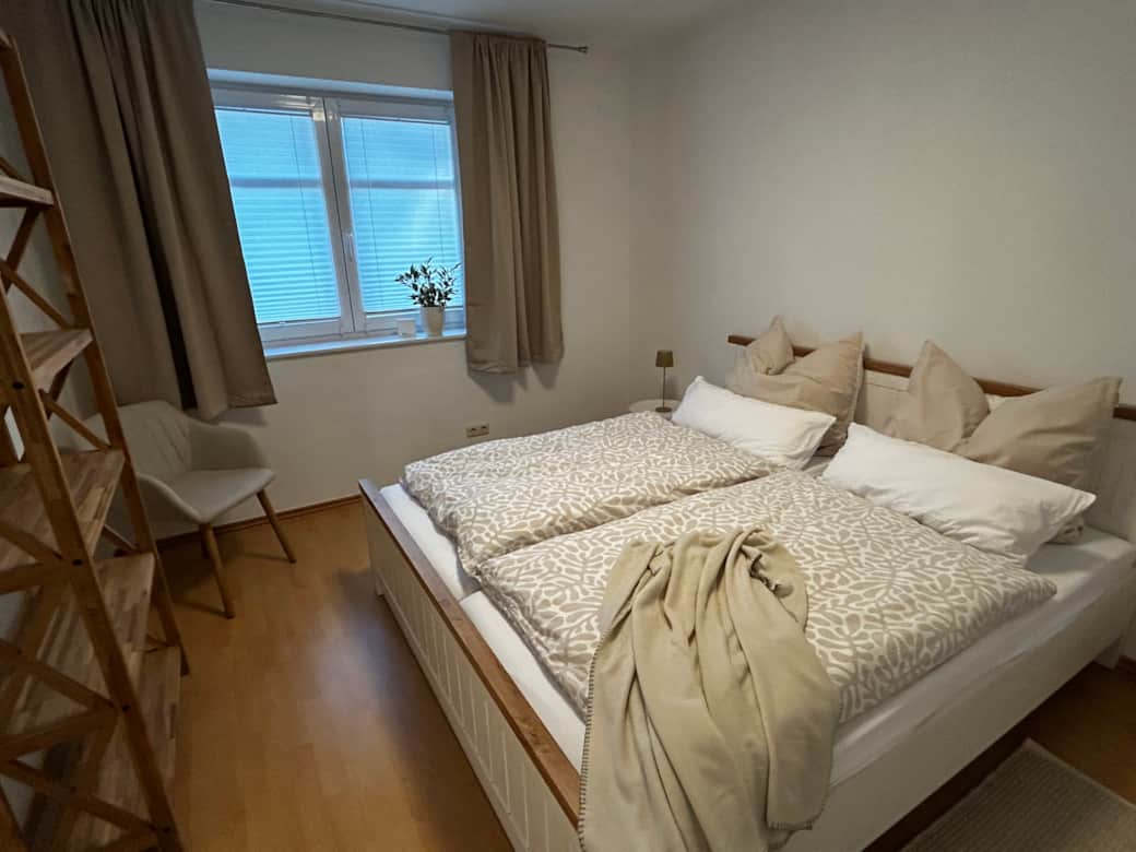 Schlafzimmer 1