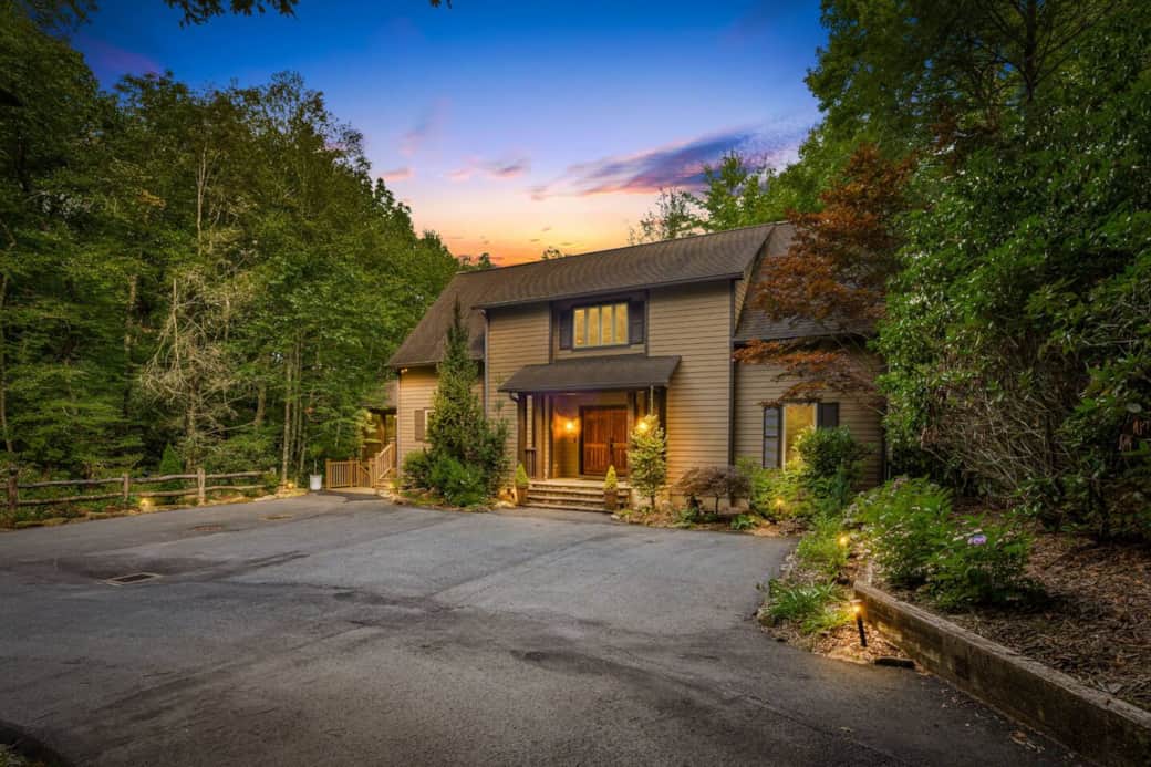 Paved Driveway | Circular Flat Private Driveway | Parking for Four Cars | Keyless Entry