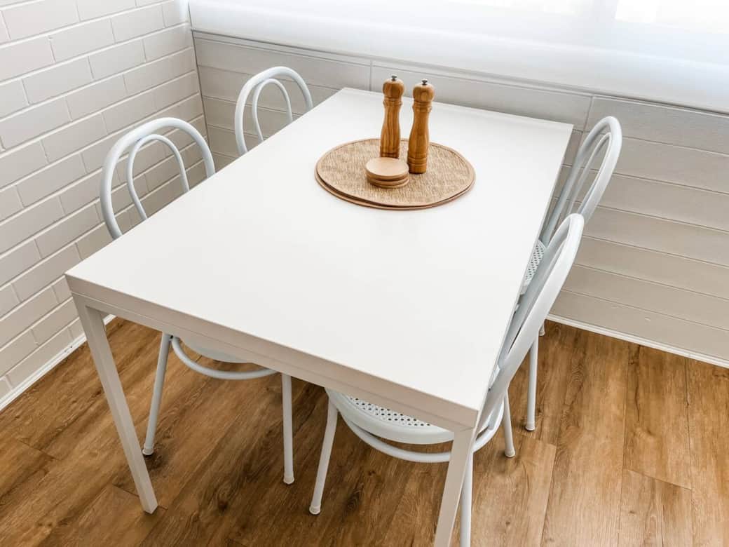 4 person table 