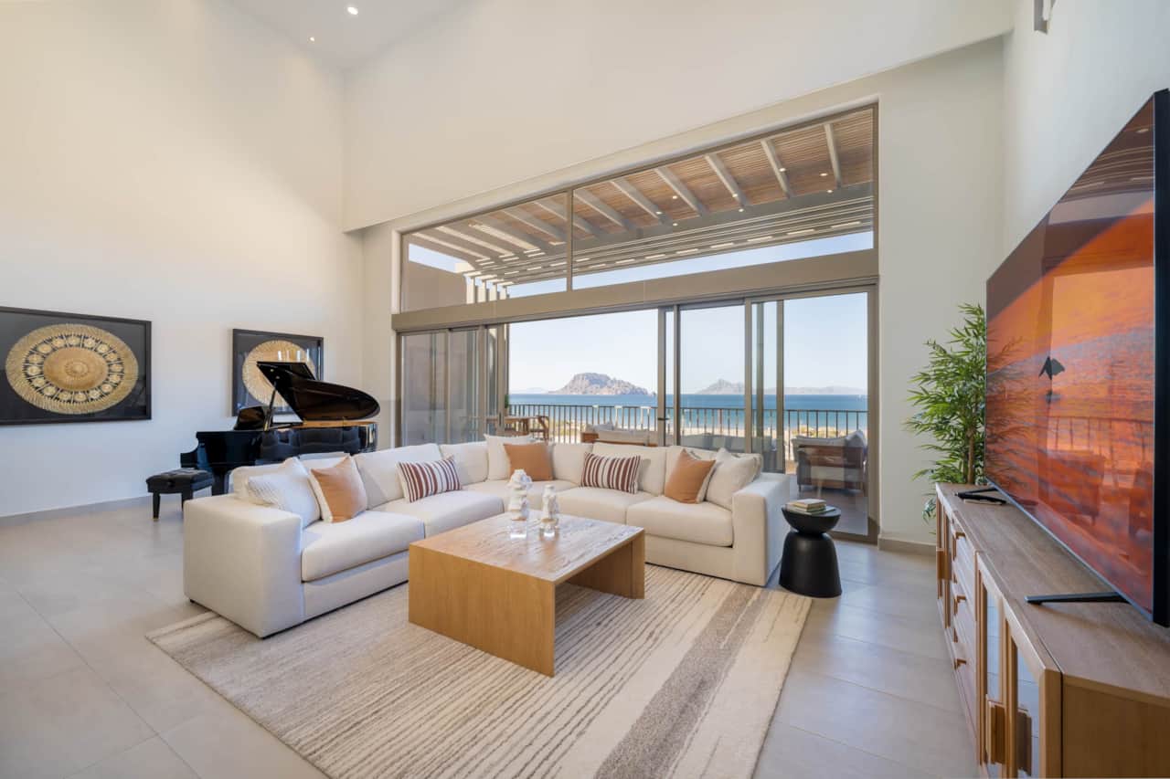 1604 Living Danzante View.jpg