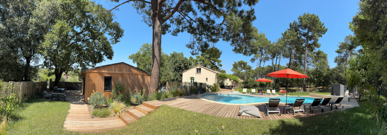 Gîte de charme tout confort avec piscine, jardin paysager et parking privé à Mornas