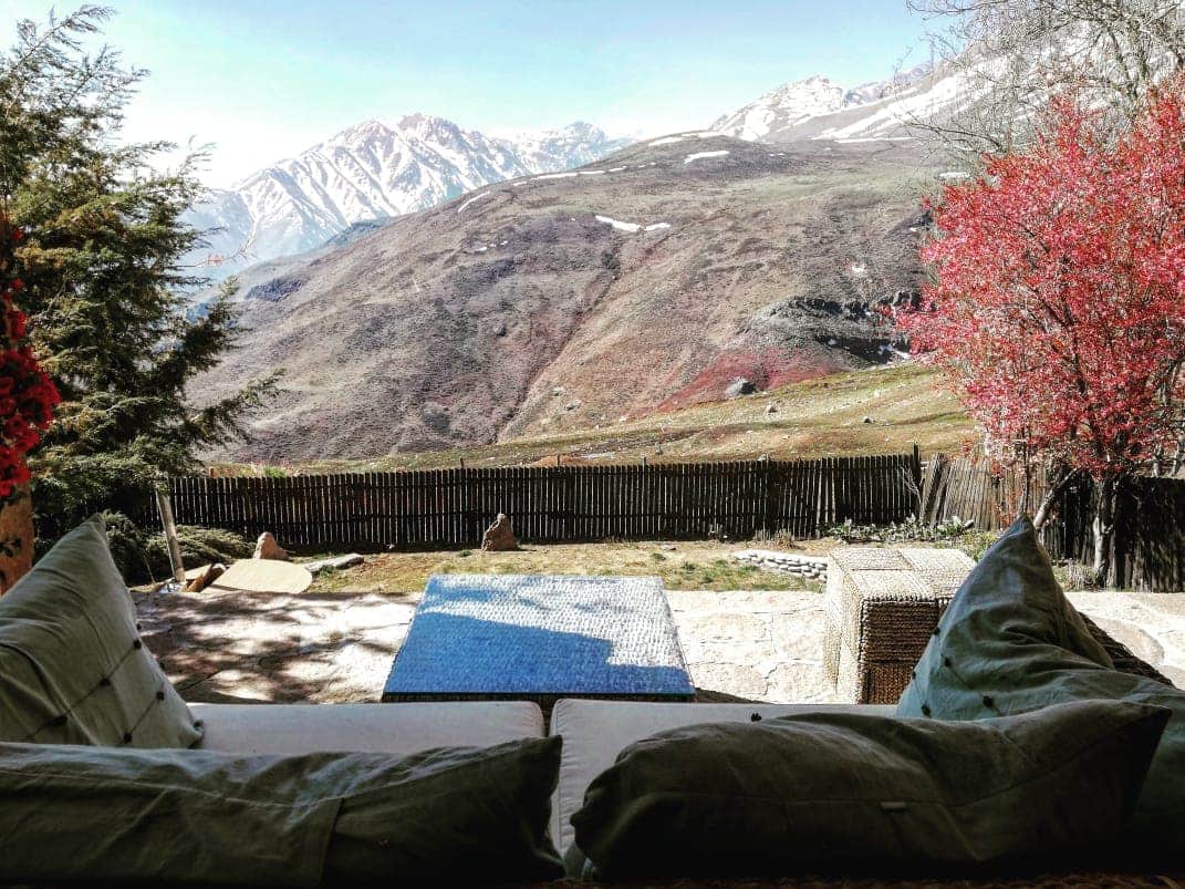 Terraza con vistas a Manantiales y el glaciar de La Paloma