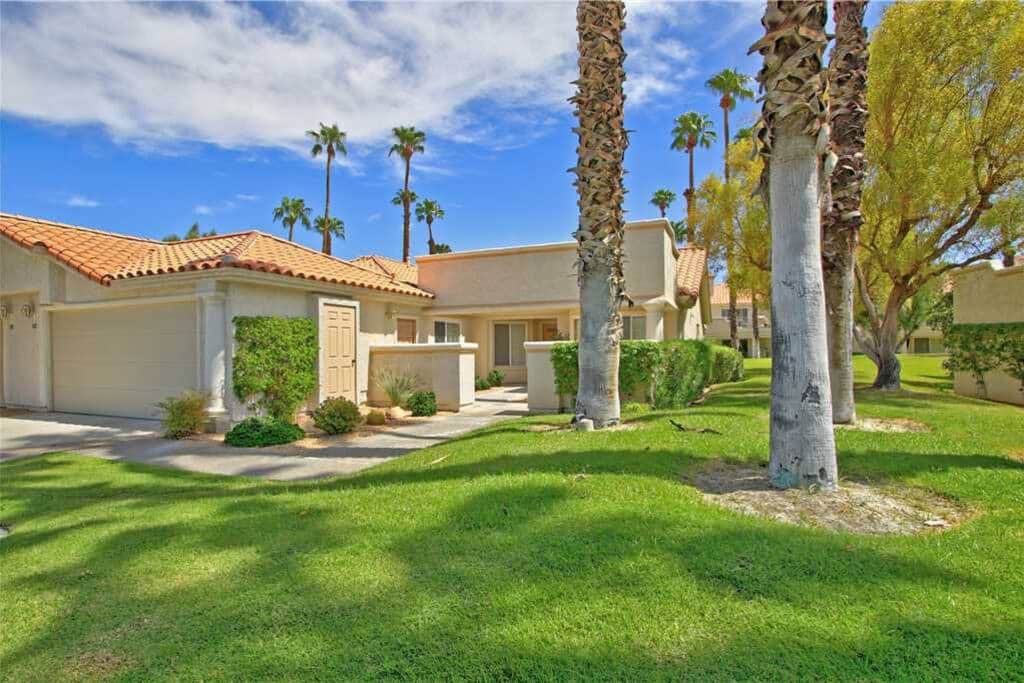 Spacious Front Yard