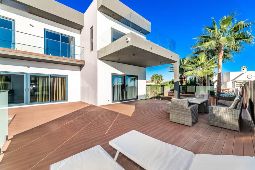 Terrace and dining Zone Daylight Terrace and dining Zone Daylight