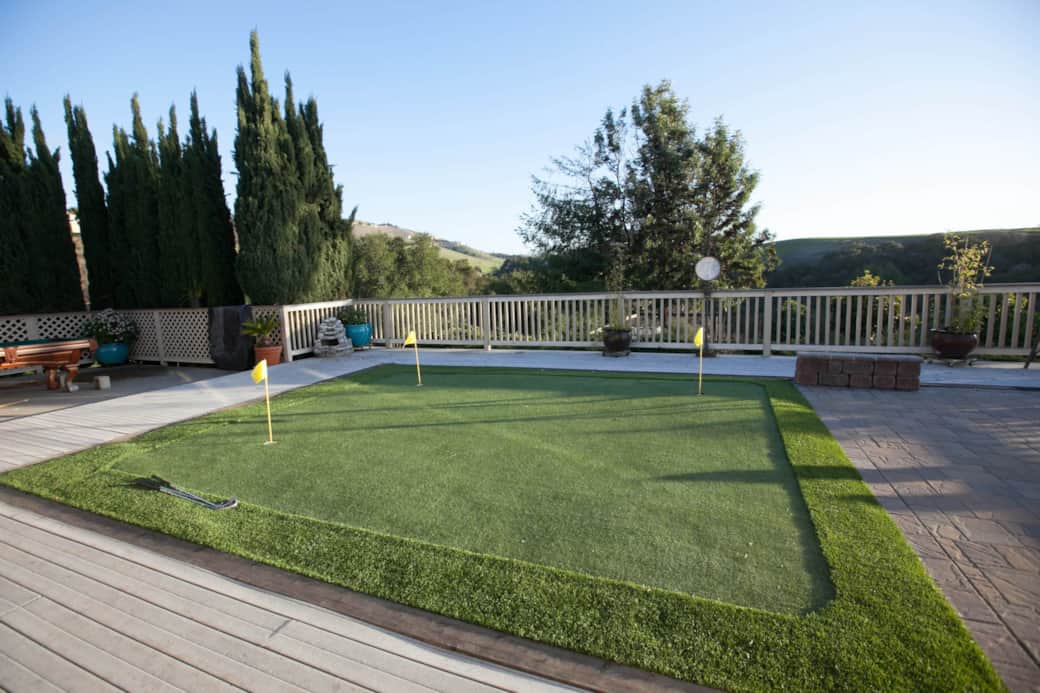 Putting green on the deck
